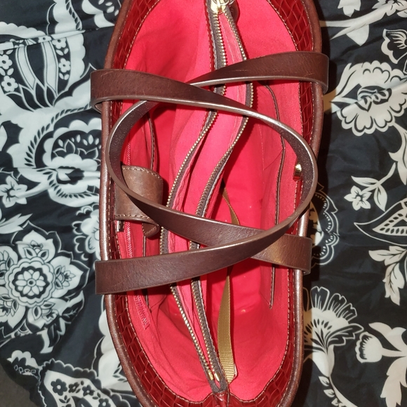 SOLD Dooney & Bourke Red Brick Woven Handbag - Picture 4 of 11